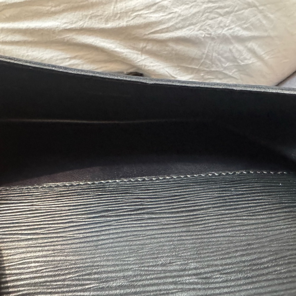 Louis Vuitton Black Epi - Picture 8 of 13
